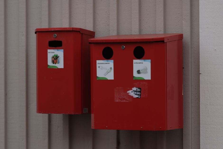 Baterie nepatří do koše: kam je odnést